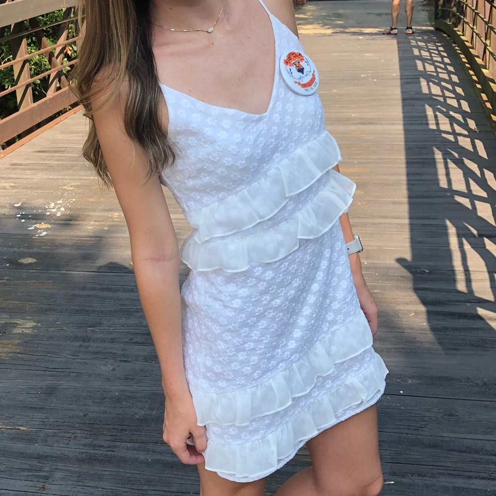 BLUE BLUSH Small White Ruffle Dress